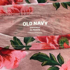 NWOT Old Navy XL Perite Floral t-shirt